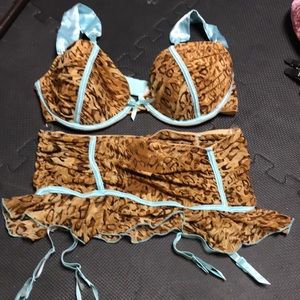Leopard Print Bra and Garter Set Medium